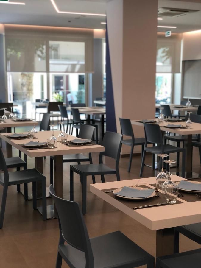 Hotel Muccioli Misano Adriatico Esterno foto
