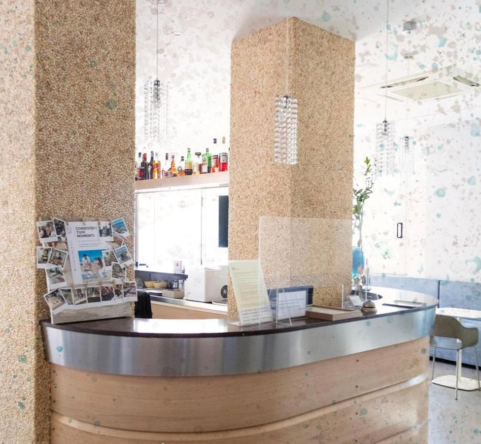 Hotel Muccioli Misano Adriatico Esterno foto