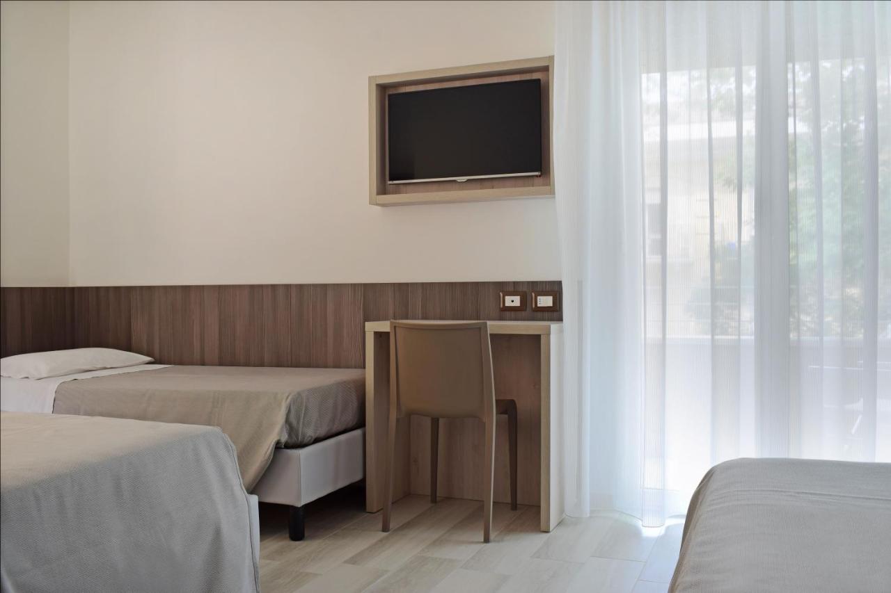 Hotel Muccioli Misano Adriatico Camera foto