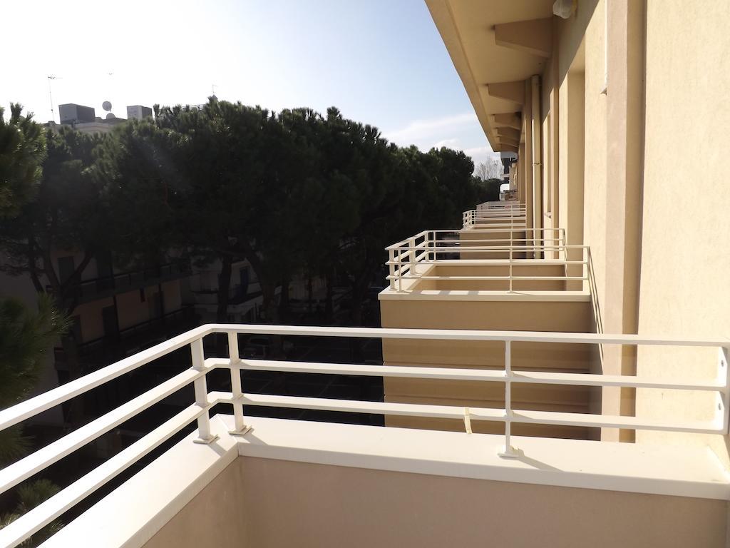 Hotel Muccioli Misano Adriatico Esterno foto