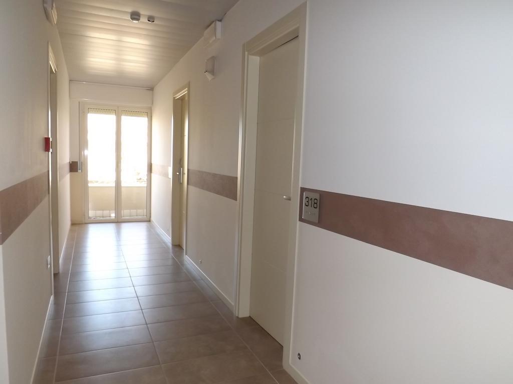 Hotel Muccioli Misano Adriatico Esterno foto