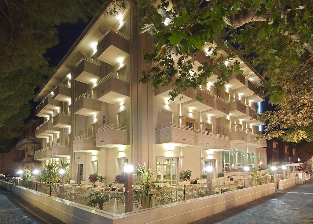 Hotel Muccioli Misano Adriatico Esterno foto