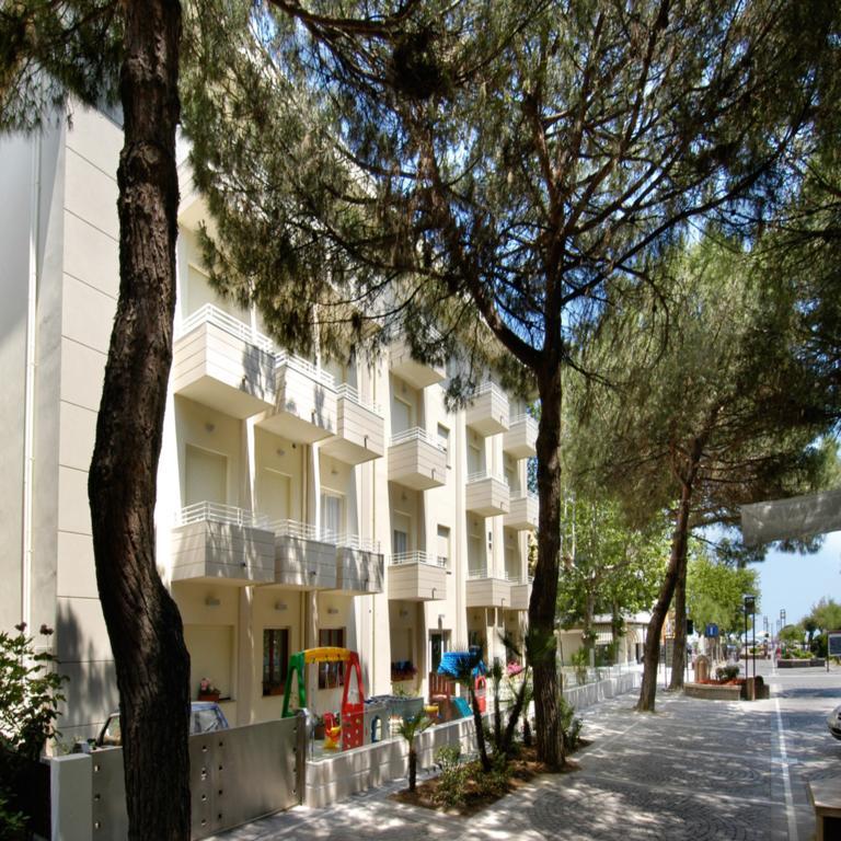Hotel Muccioli Misano Adriatico Esterno foto