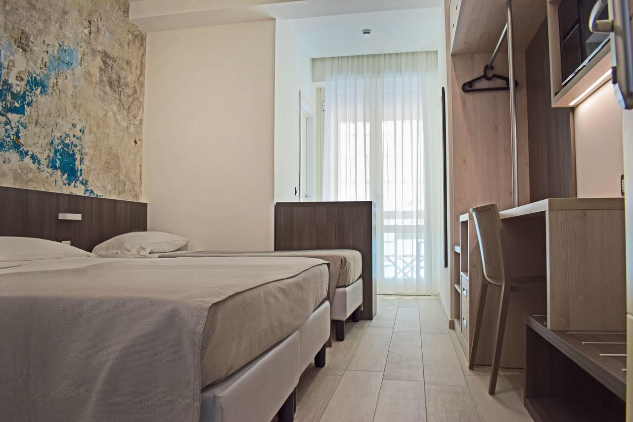 Hotel Muccioli Misano Adriatico Esterno foto